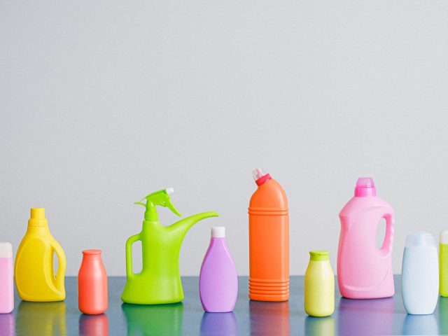 Comparatif de détergents écologiques pour la maison