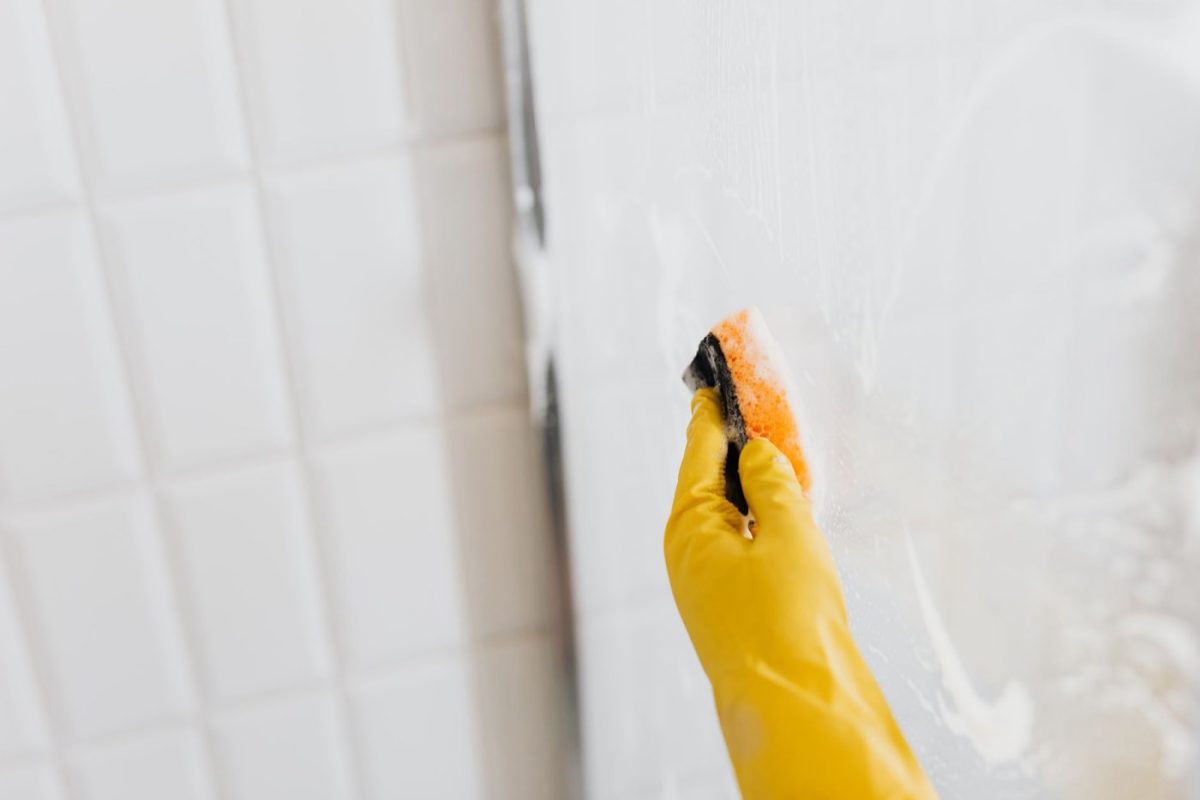 Nettoyer la salle de bain en 10 minutes : routine efficace