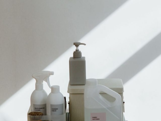 Quelle lessive écologique choisir : conseils essentiels